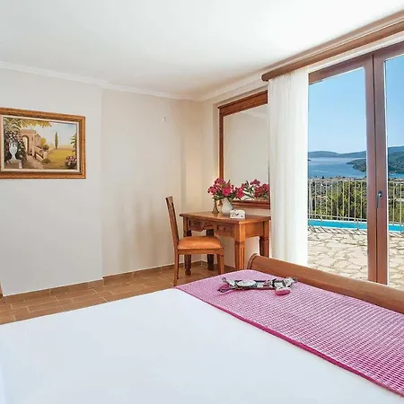Willa Rachi Sleeps 8 Air Con Wifi